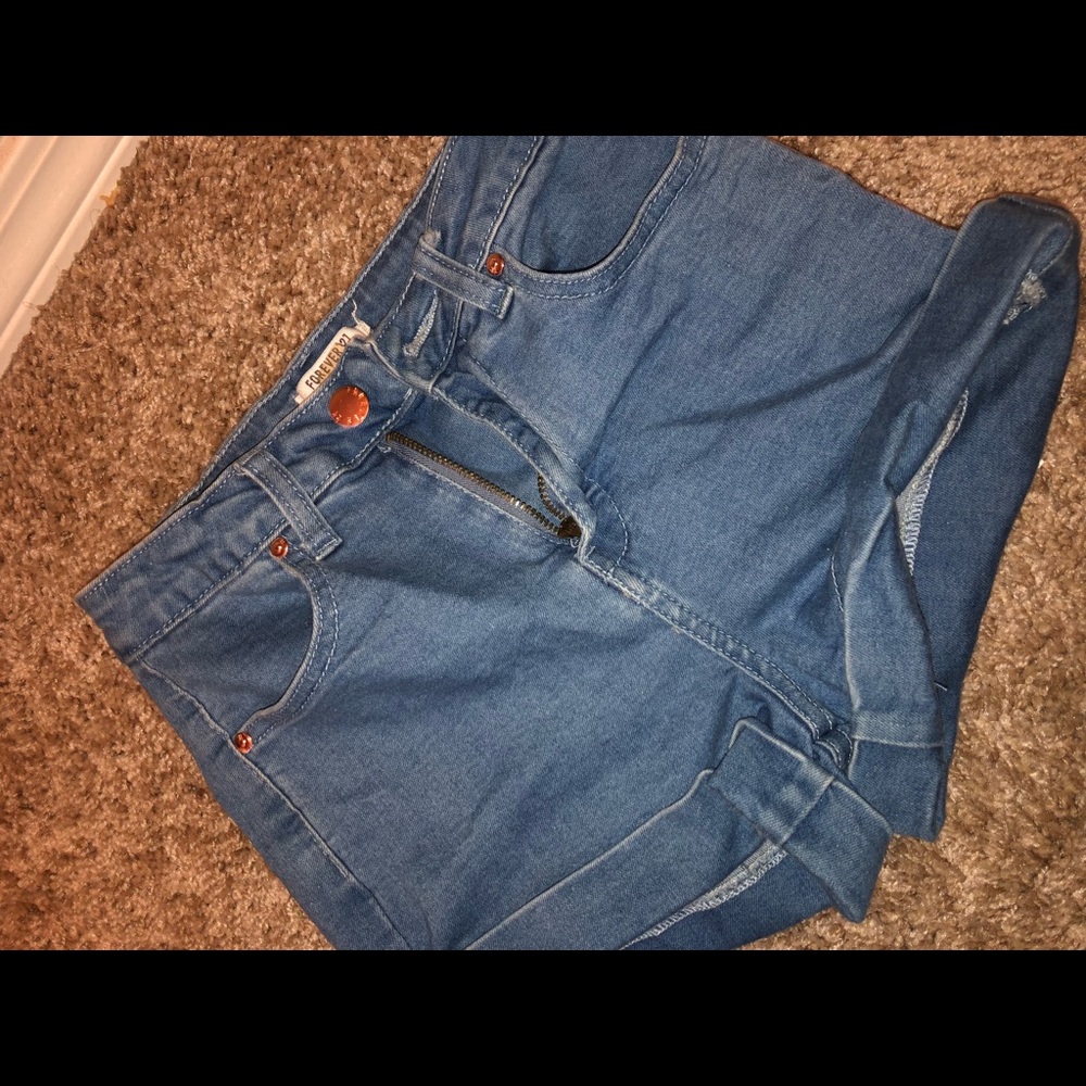 Nice fitting high waisted shorts